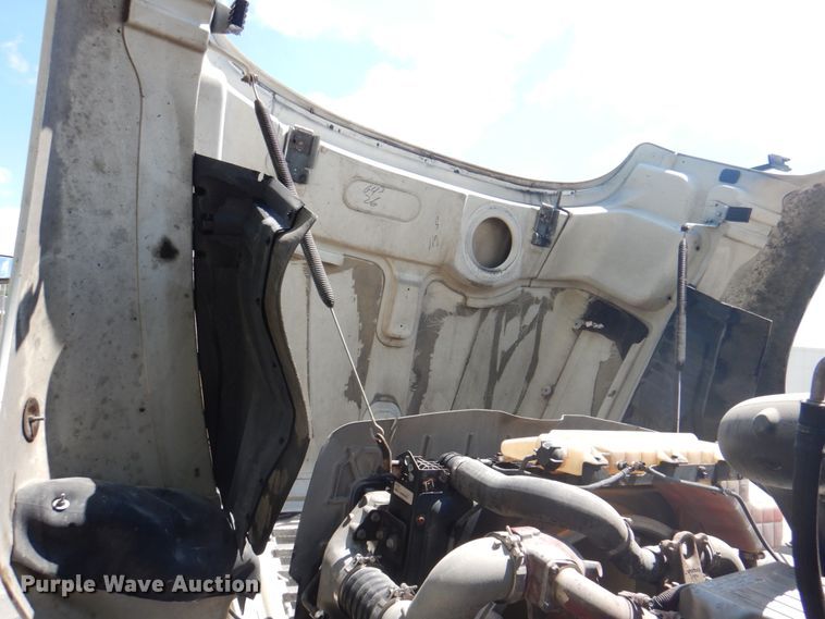 image for item JY9833 2013 Mack CXU613  semi truck