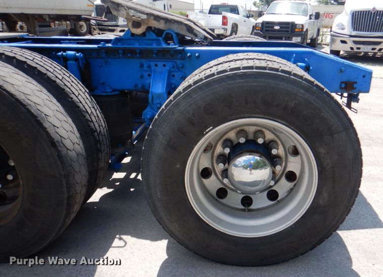 image for item JY9833 2013 Mack CXU613  semi truck