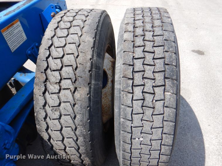 image for item JY9833 2013 Mack CXU613  semi truck