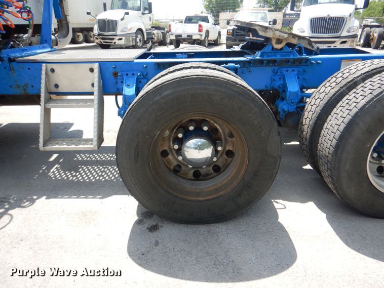 image for item JY9833 2013 Mack CXU613  semi truck