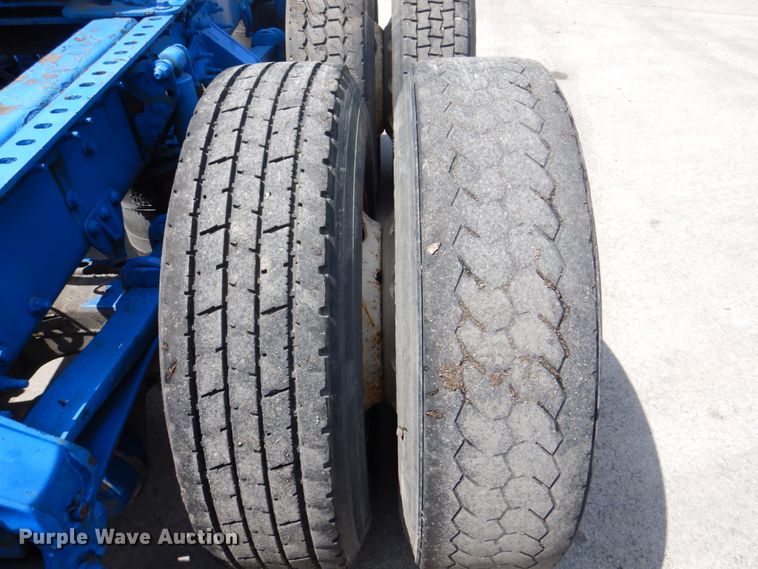 image for item JY9833 2013 Mack CXU613  semi truck