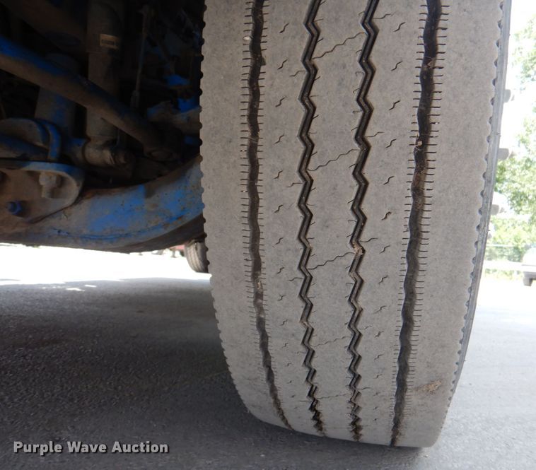 image for item JY9833 2013 Mack CXU613  semi truck