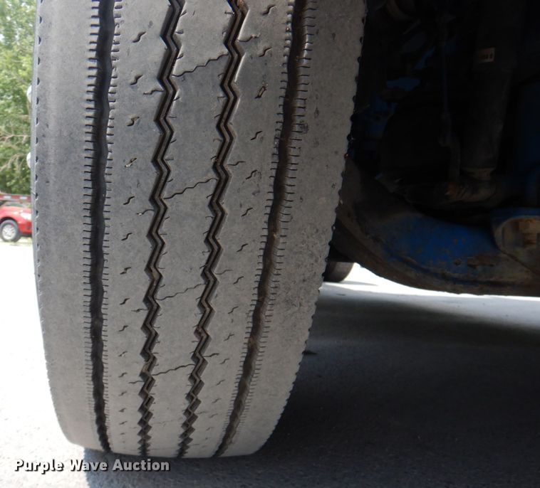 image for item JY9833 2013 Mack CXU613  semi truck