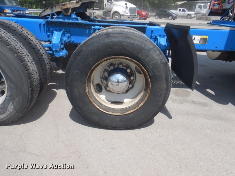 image for item JY9833 2013 Mack CXU613  semi truck