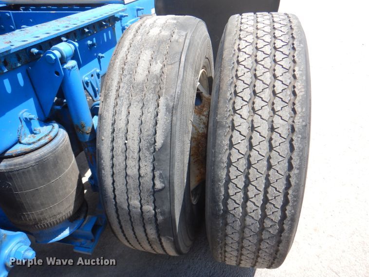 image for item JY9833 2013 Mack CXU613  semi truck