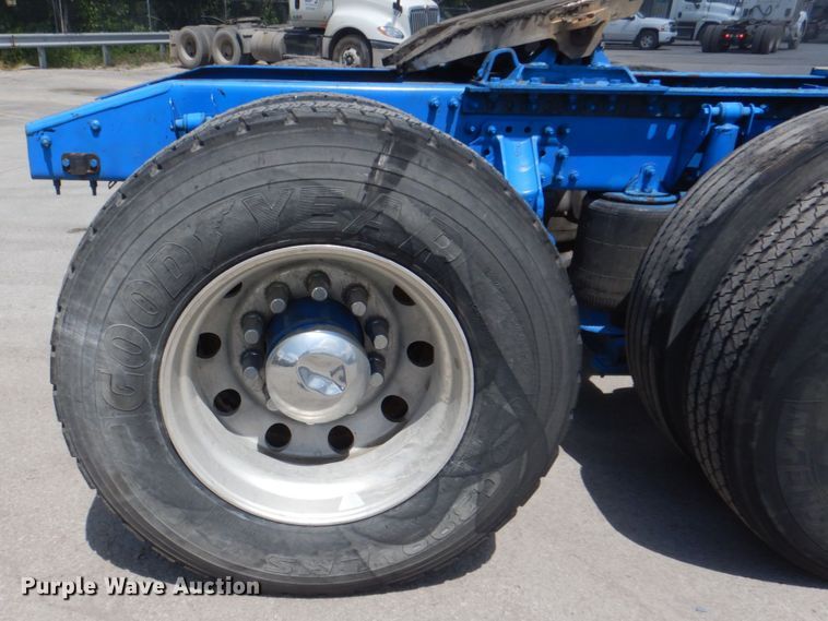 image for item JY9833 2013 Mack CXU613  semi truck