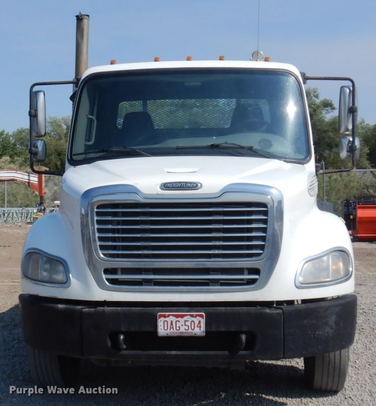image for item KA9000 2005 Freightliner Business Class M2  rollback truck