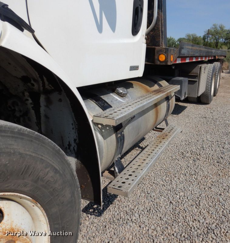 image for item KA9000 2005 Freightliner Business Class M2  rollback truck