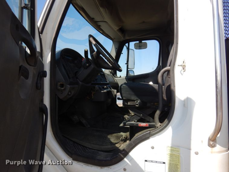 image for item KA9000 2005 Freightliner Business Class M2  rollback truck