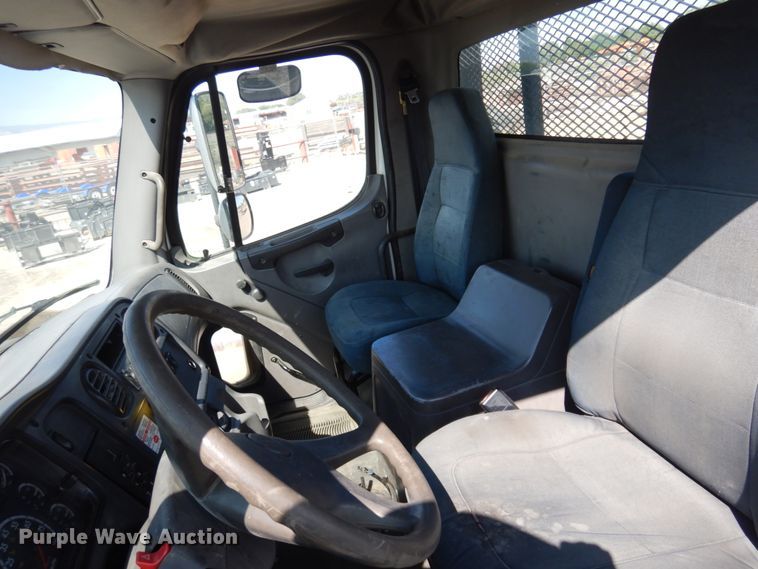 image for item KA9000 2005 Freightliner Business Class M2  rollback truck