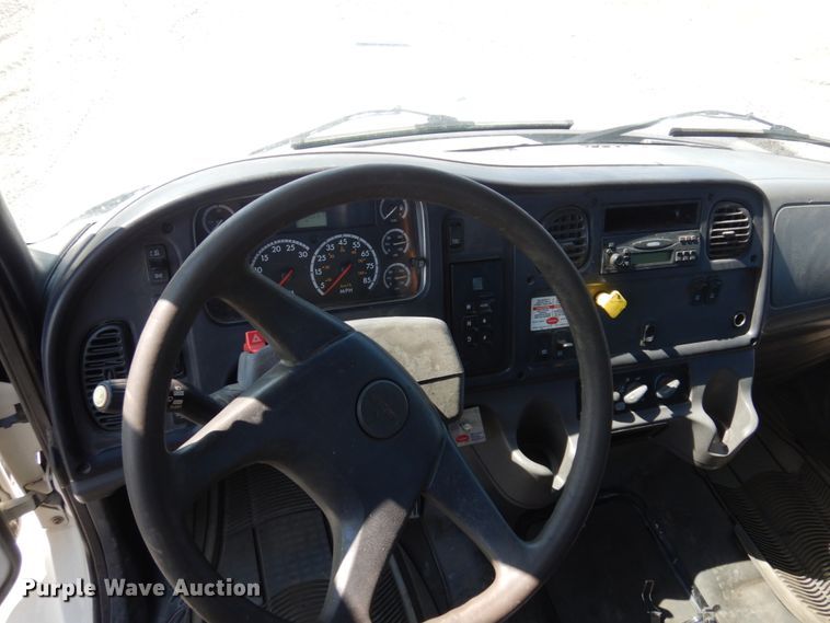 image for item KA9000 2005 Freightliner Business Class M2  rollback truck