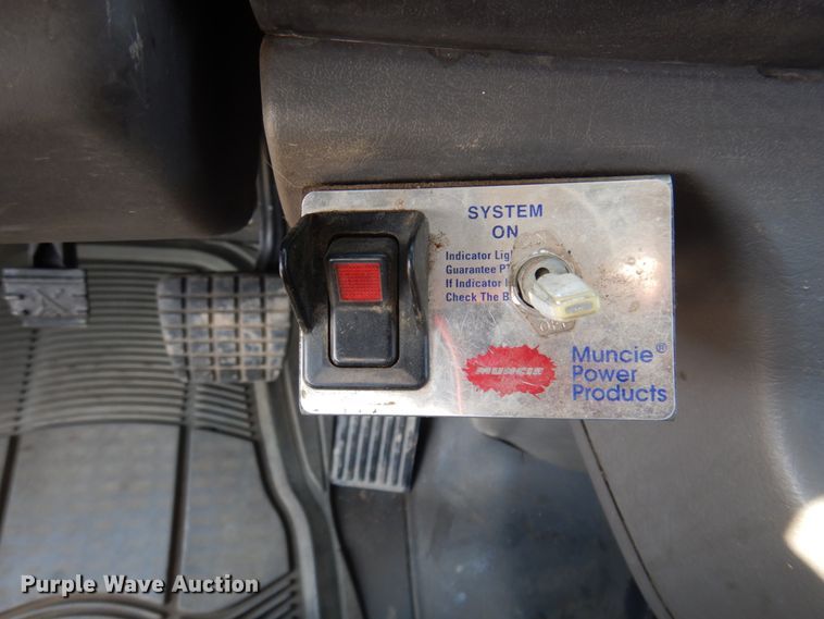 image for item KA9000 2005 Freightliner Business Class M2  rollback truck