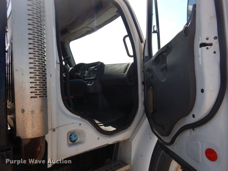 image for item KA9000 2005 Freightliner Business Class M2  rollback truck