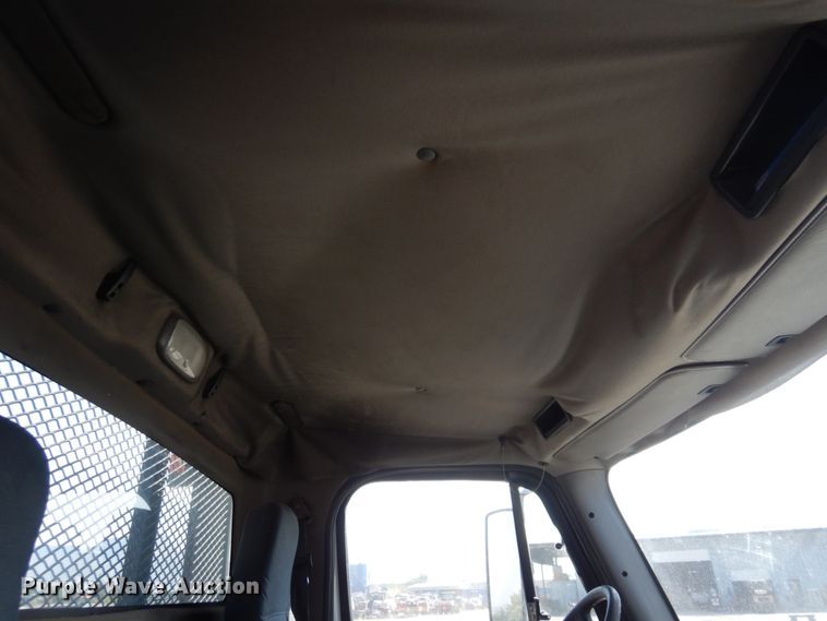 image for item KA9000 2005 Freightliner Business Class M2  rollback truck