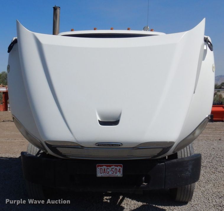 image for item KA9000 2005 Freightliner Business Class M2  rollback truck