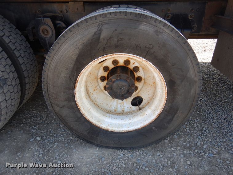 image for item KA9000 2005 Freightliner Business Class M2  rollback truck