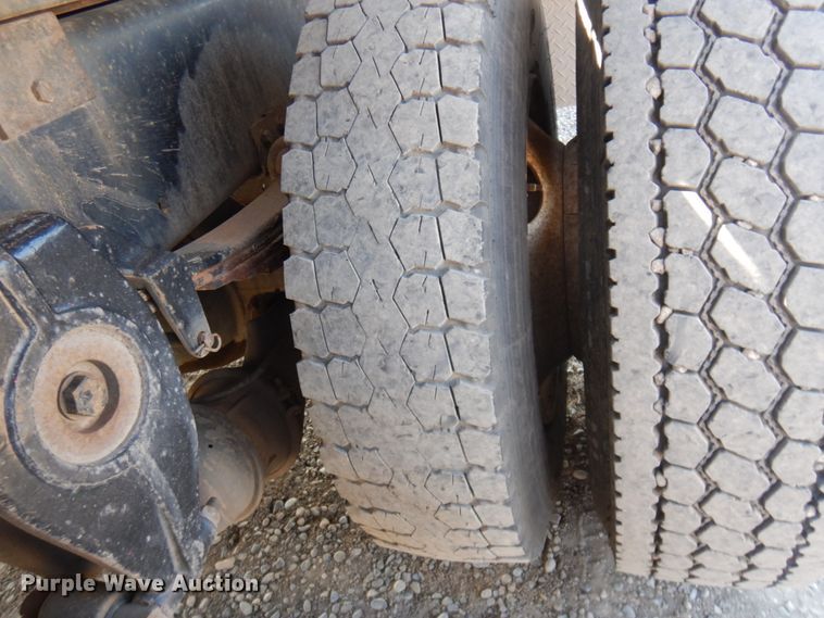 image for item KA9000 2005 Freightliner Business Class M2  rollback truck