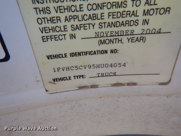 image for item KA9000 2005 Freightliner Business Class M2  rollback truck