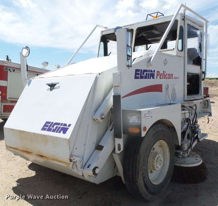 image for item DI5640 1997 Elgin Pelican Series II  street sweeper