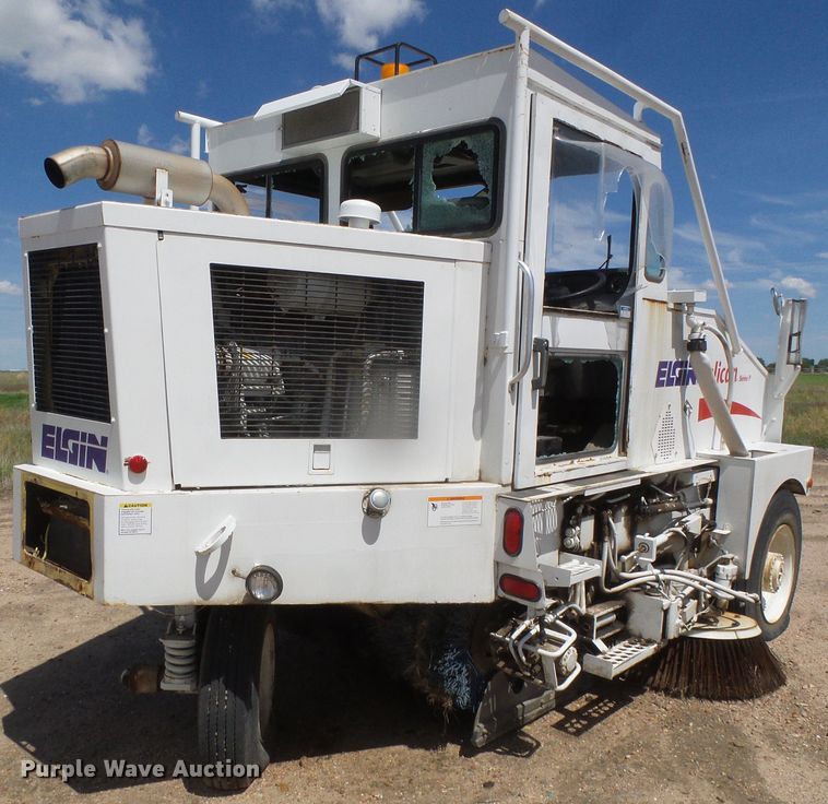 image for item DI5640 1997 Elgin Pelican Series II  street sweeper