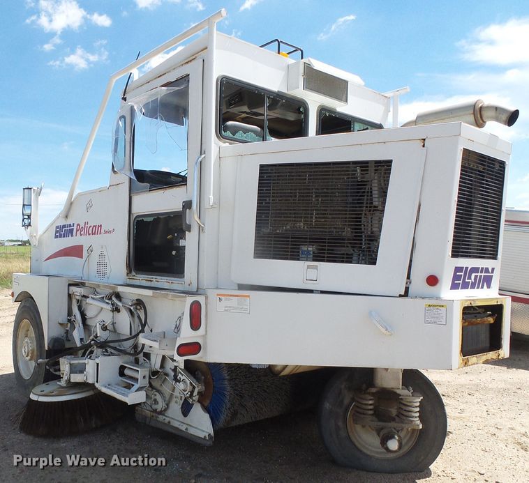 image for item DI5640 1997 Elgin Pelican Series II  street sweeper