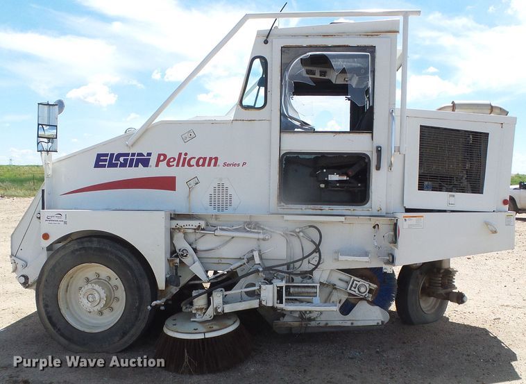image for item DI5640 1997 Elgin Pelican Series II  street sweeper