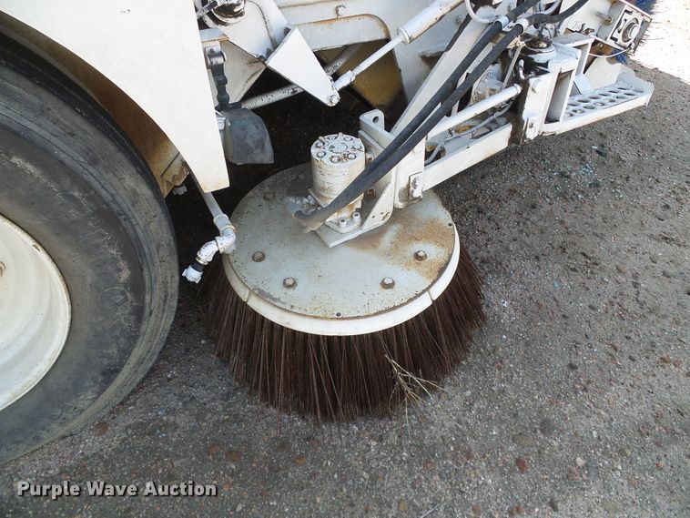 image for item DI5640 1997 Elgin Pelican Series II  street sweeper