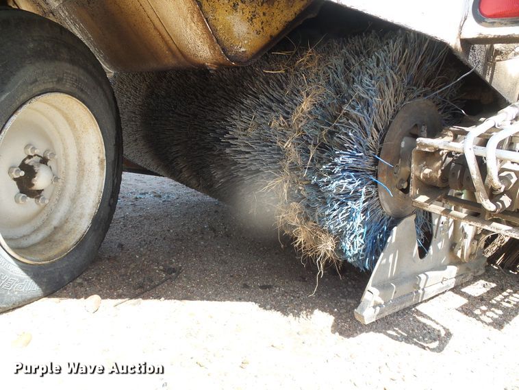 image for item DI5640 1997 Elgin Pelican Series II  street sweeper