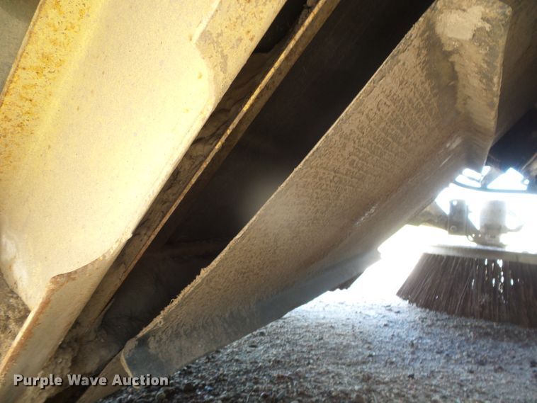 image for item DI5640 1997 Elgin Pelican Series II  street sweeper