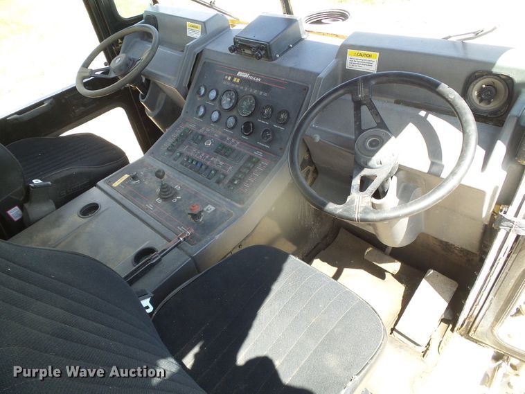 image for item DI5640 1997 Elgin Pelican Series II  street sweeper