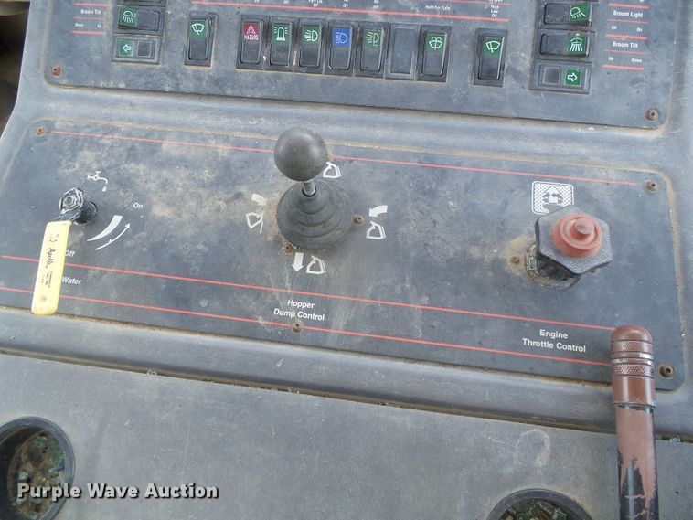 image for item DI5640 1997 Elgin Pelican Series II  street sweeper