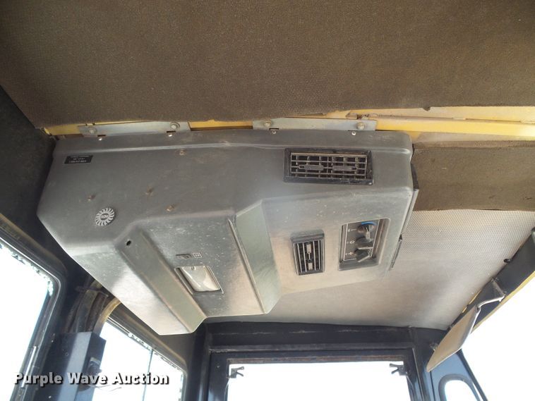 image for item DI5640 1997 Elgin Pelican Series II  street sweeper