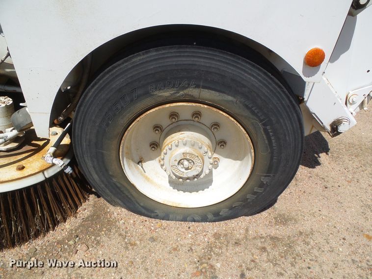 image for item DI5640 1997 Elgin Pelican Series II  street sweeper