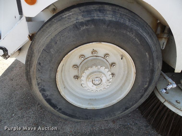 image for item DI5640 1997 Elgin Pelican Series II  street sweeper