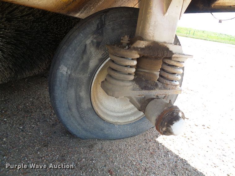 image for item DI5640 1997 Elgin Pelican Series II  street sweeper