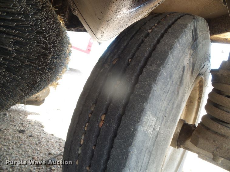 image for item DI5640 1997 Elgin Pelican Series II  street sweeper