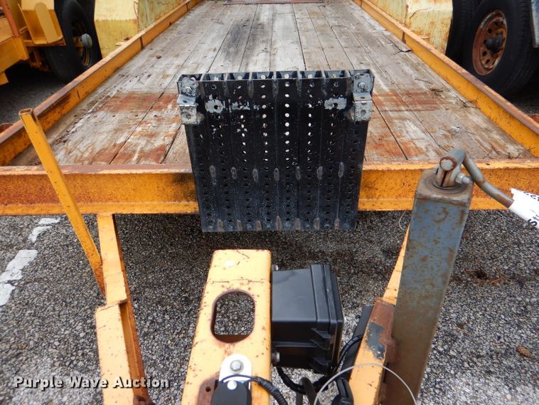 image for item DL8223 1991 Cronkhite 2700A  equipment trailer