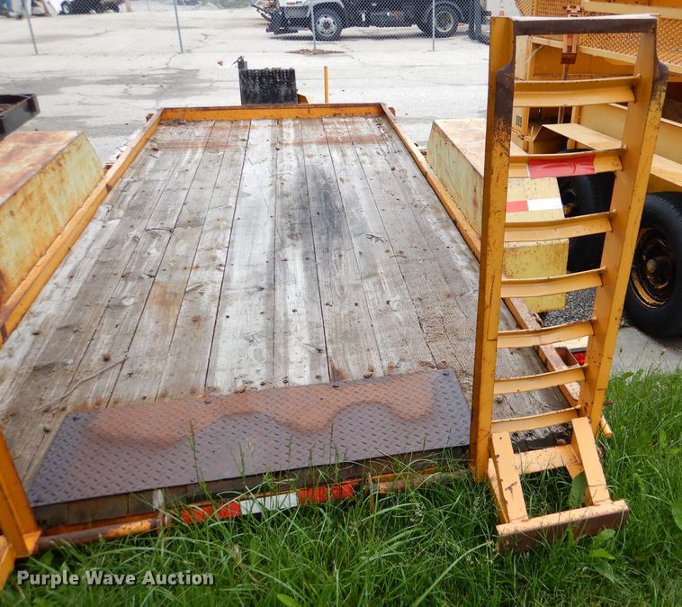 image for item DL8223 1991 Cronkhite 2700A  equipment trailer