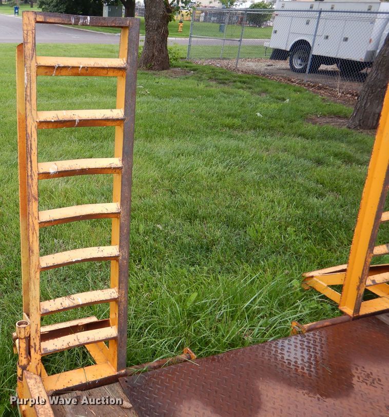 image for item DL8223 1991 Cronkhite 2700A  equipment trailer