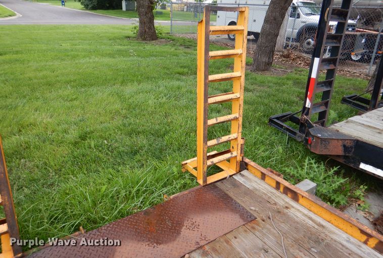 image for item DL8223 1991 Cronkhite 2700A  equipment trailer