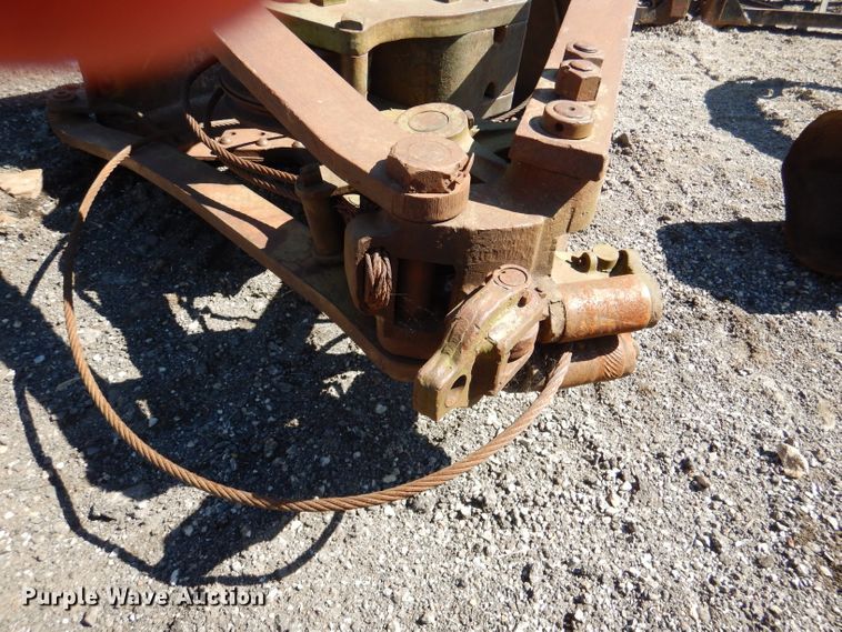 image for item DL8922 (2) clamshell buckets