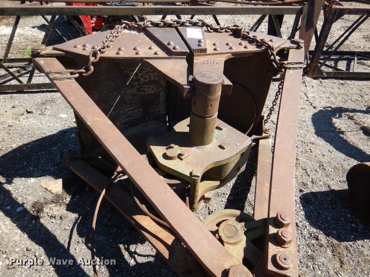 image for item DL8922 (2) clamshell buckets