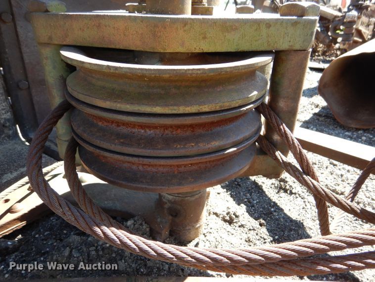 image for item DL8922 (2) clamshell buckets