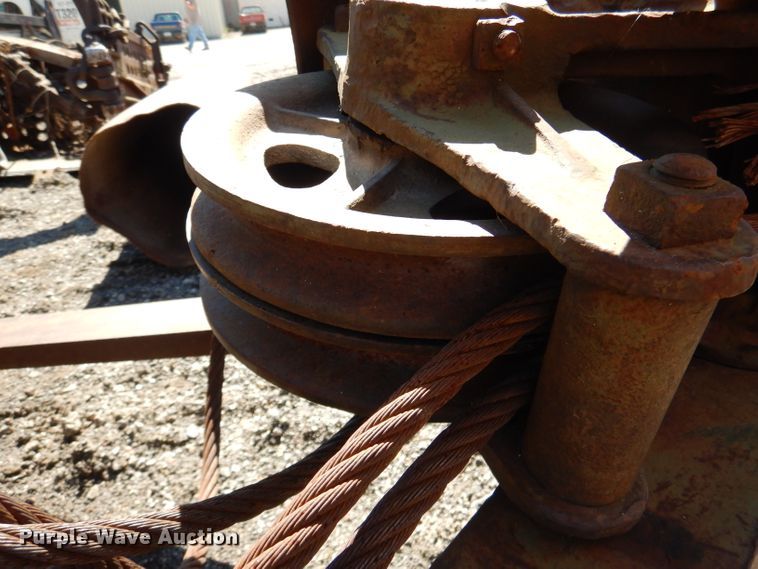 image for item DL8922 (2) clamshell buckets