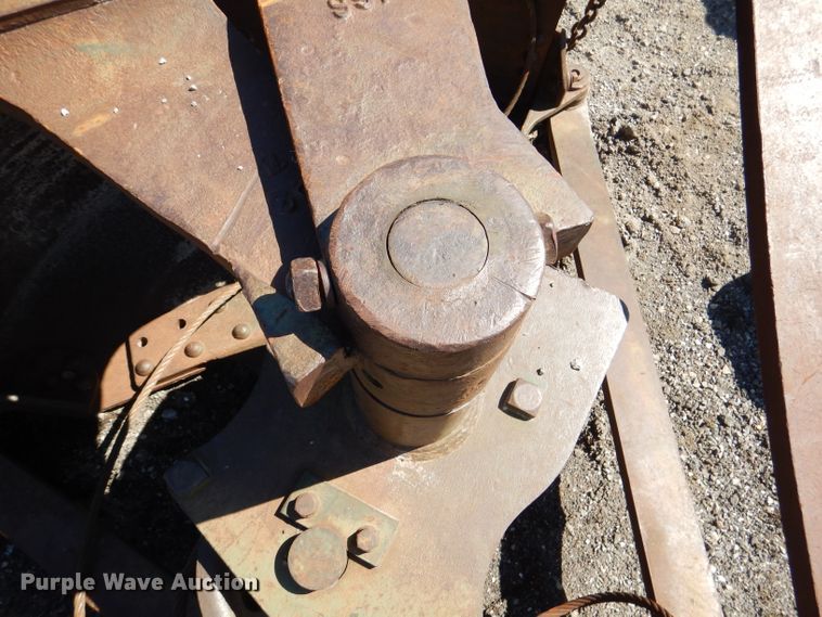 image for item DL8922 (2) clamshell buckets