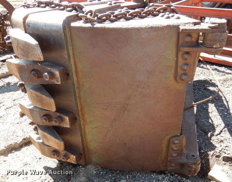 image for item DL8922 (2) clamshell buckets