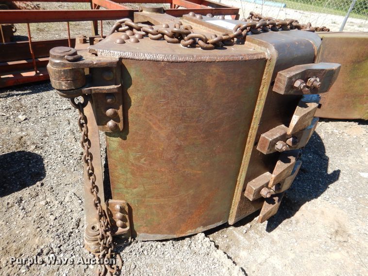 image for item DL8922 (2) clamshell buckets