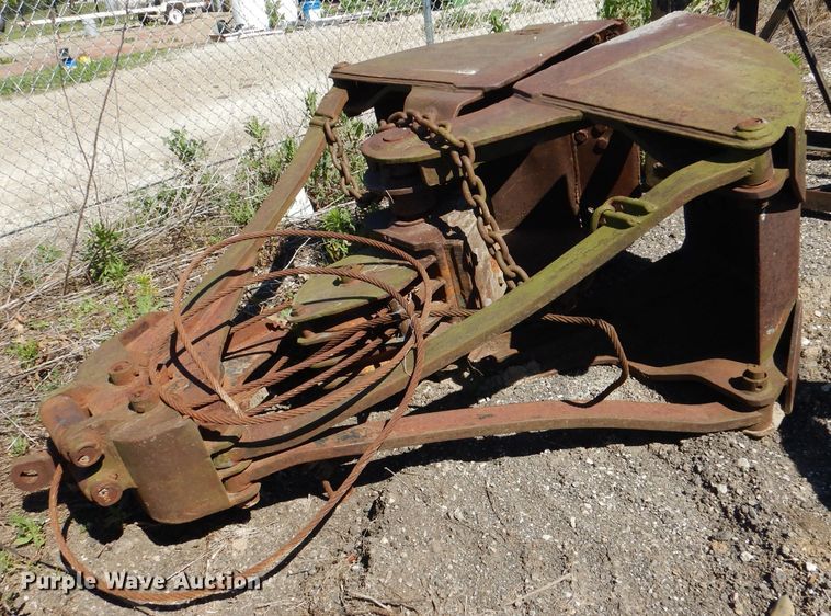 image for item DL8922 (2) clamshell buckets