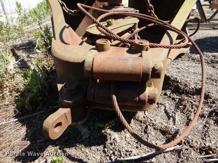 image for item DL8922 (2) clamshell buckets