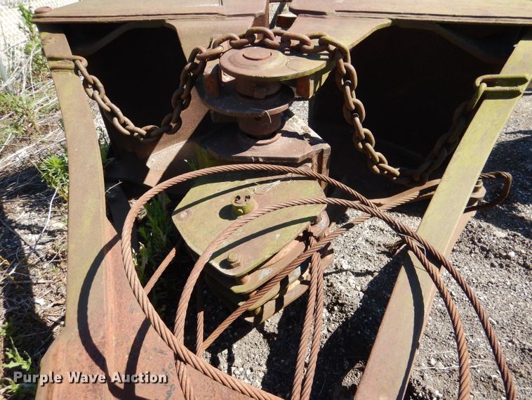 image for item DL8922 (2) clamshell buckets